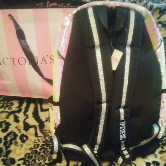 🆕PINK VS✴ BLING REVERSIBLE SEQUIN BACKPACK - Picture 2 of 6